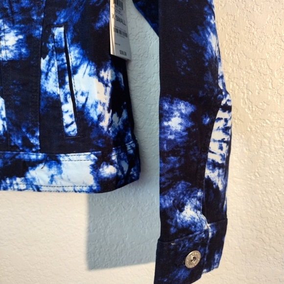 ✨🆕✨ Women's Tye-Dye Denim Jacket - Picture 3 of 4